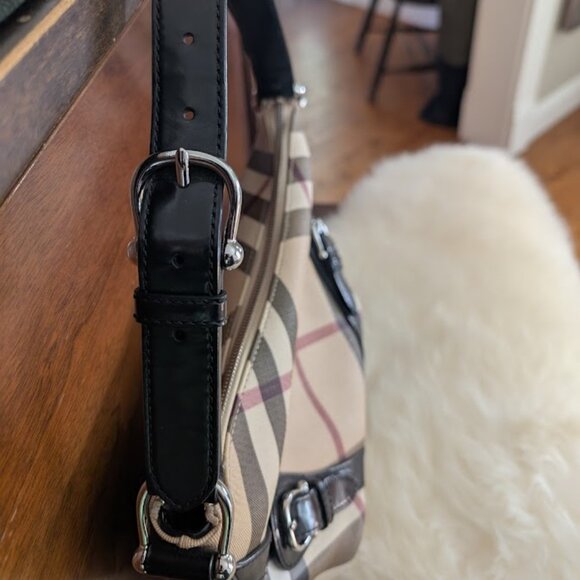 Authentic Burberry Nova Check Black Patent Leather shoulder bag. - Picture 5 of 13
